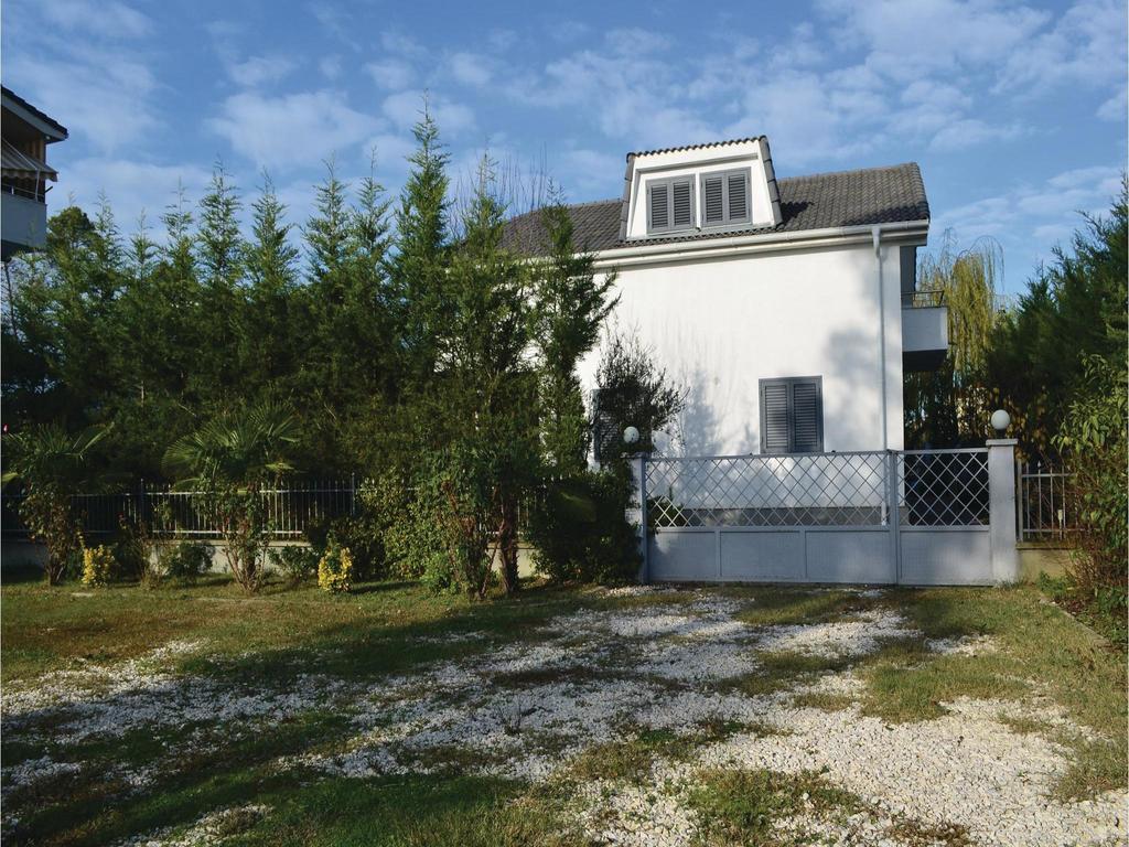 Holiday Home Pishat E Buta 28 Golem  Kültér fotó